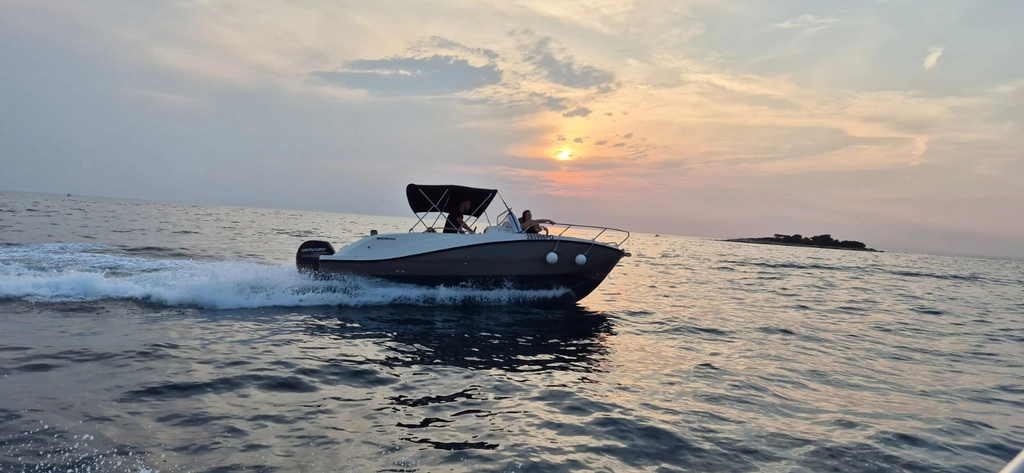 Quicksilver 675 activ 150HP
